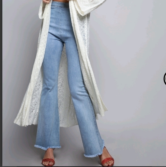 GORGEOUS SILVER CROCHET DUSTER - Picture 13 of 16